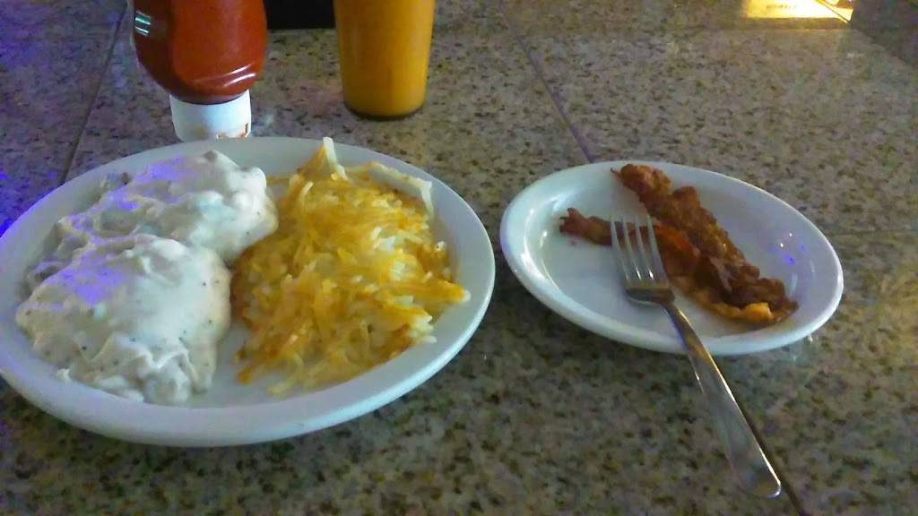 Hunters Restaurant | restaurant | 202 N Woodland Blvd, DeLand, FL 32720, USA | 3867367954 OR +1 386-736-7954