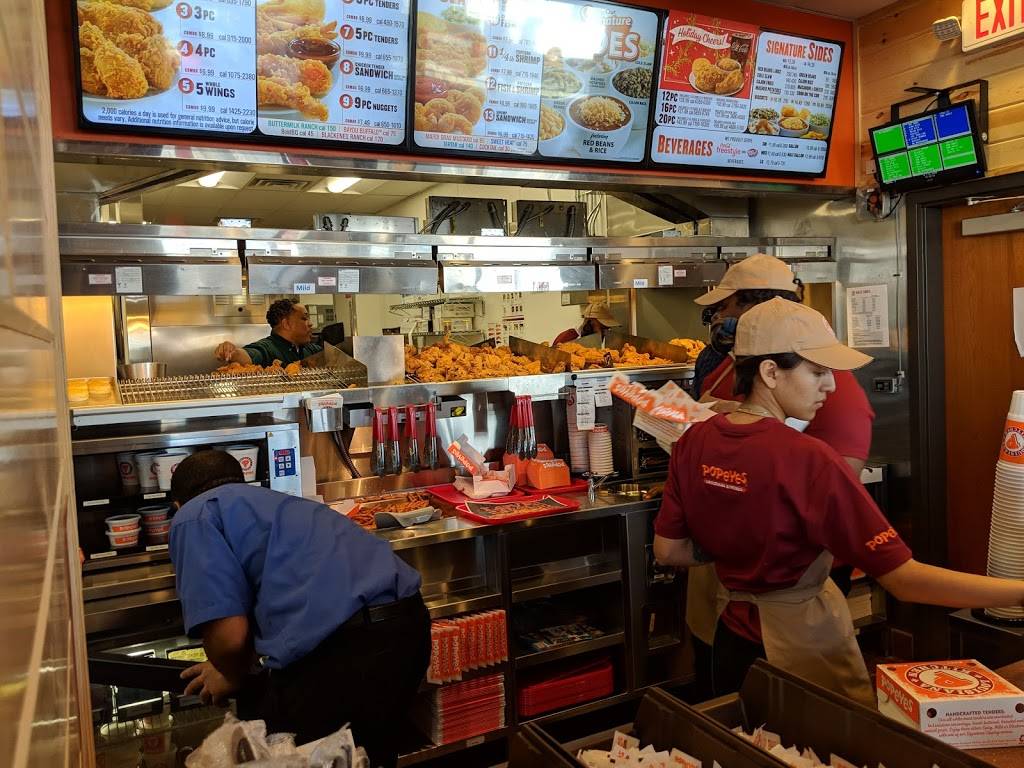 Popeyes Louisiana Kitchen | restaurant | 448 W Main St, Stamford, CT 06902, USA | 2032747381 OR +1 203-274-7381