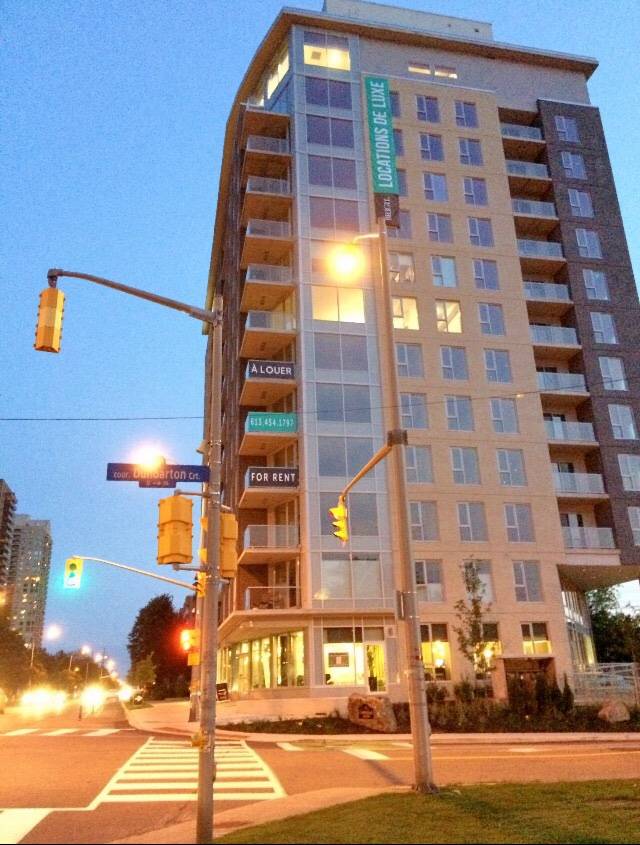 Le ST Laurent Restaurant | restaurant | 460 St. Laurent Boulevard, Penthouse, Ottawa, ON K1K 4Z2, Canada | 6134211444 OR +1 613-421-1444