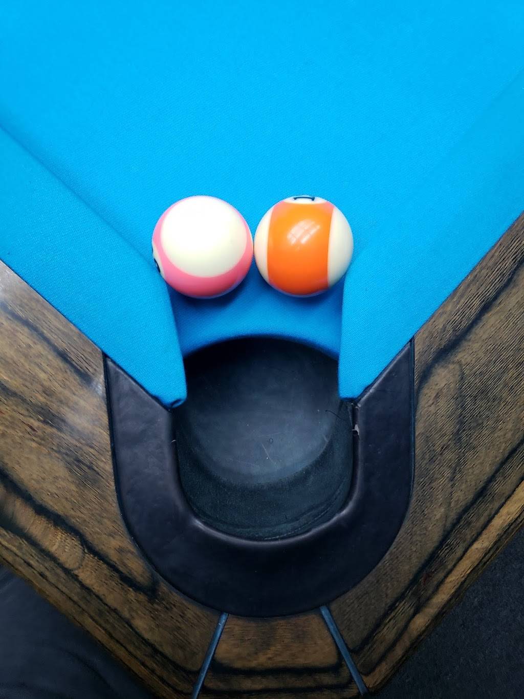 Bogies Billiards East | restaurant | 3040 Farm to Market 1960 E SUITE 101, Houston, TX 77073, USA | 2818694290 OR +1 281-869-4290