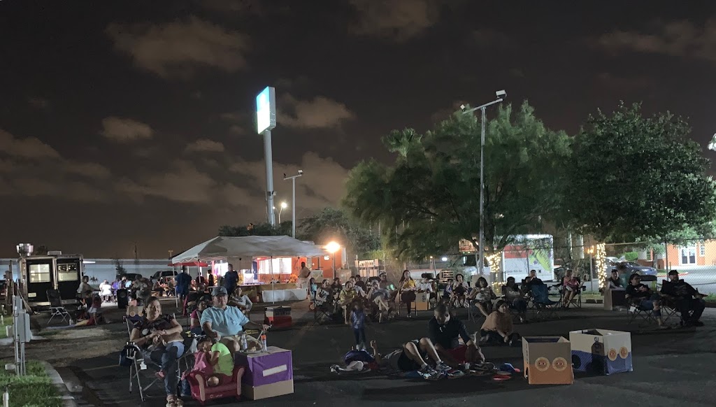 El Patio Food Truck Plaza | restaurant | 835 North Expy, Brownsville, TX 78520, USA | 9566410633 OR +1 956-641-0633