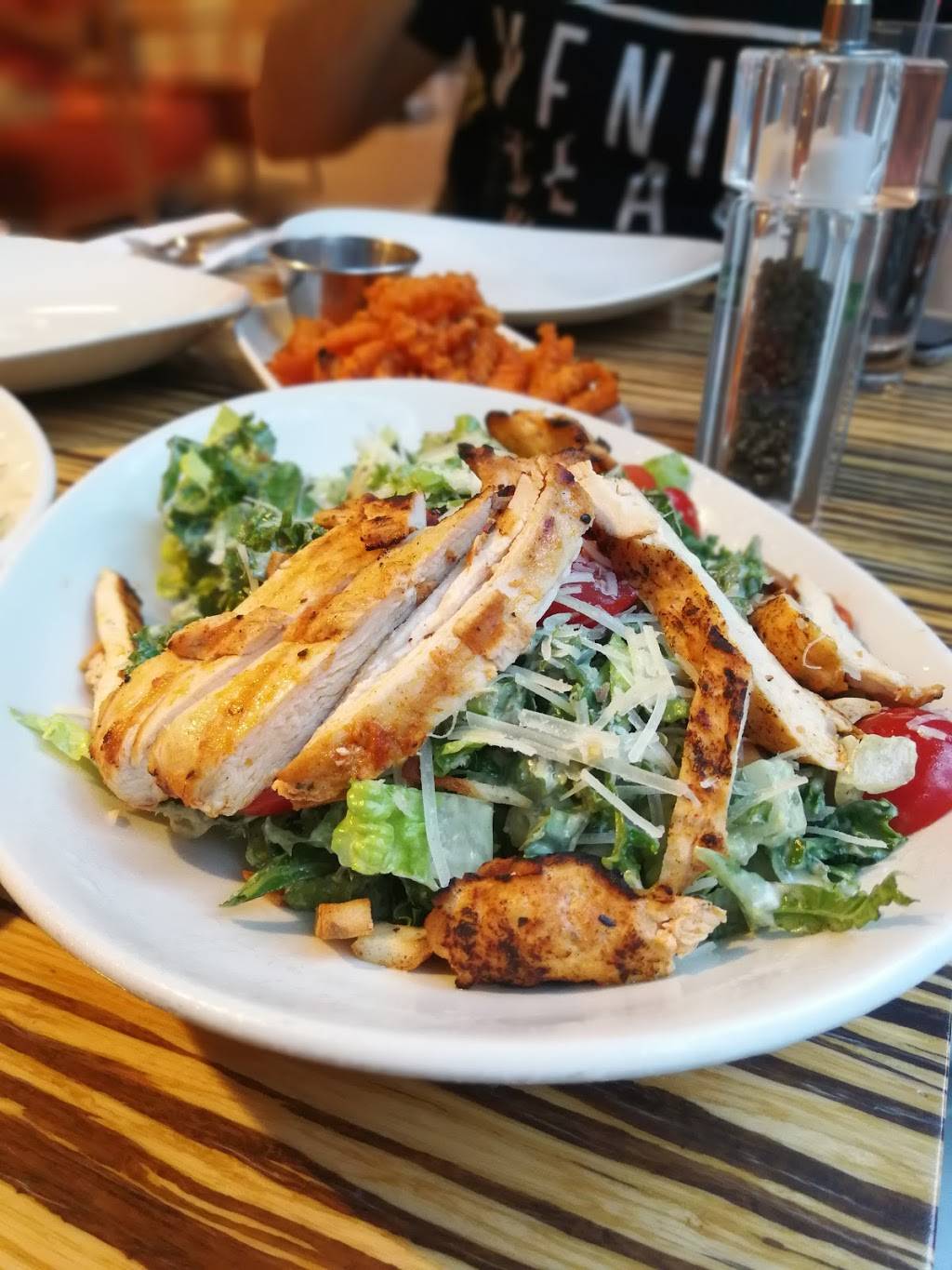 LYFE Kitchen | cafe | 270 E Ontario St, Chicago, IL 60611, USA | 3129331035 OR +1 312-933-1035