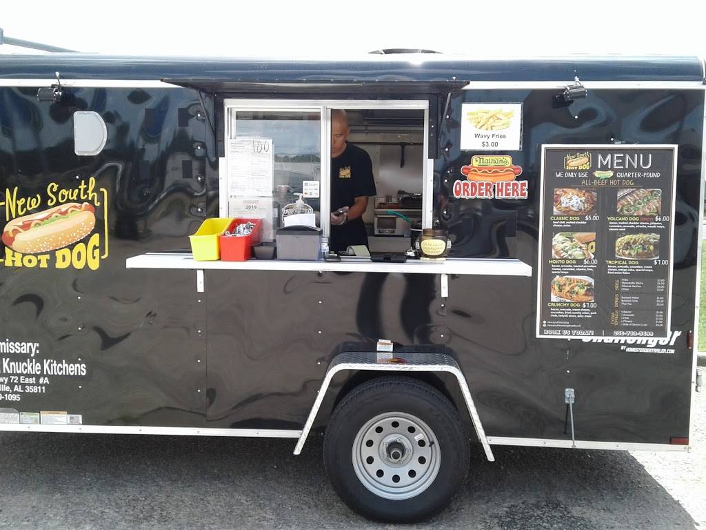 New South Hot Dog | restaurant | 5830 University Dr NW, Huntsville, AL 35806, USA | 2567835499 OR +1 256-783-5499