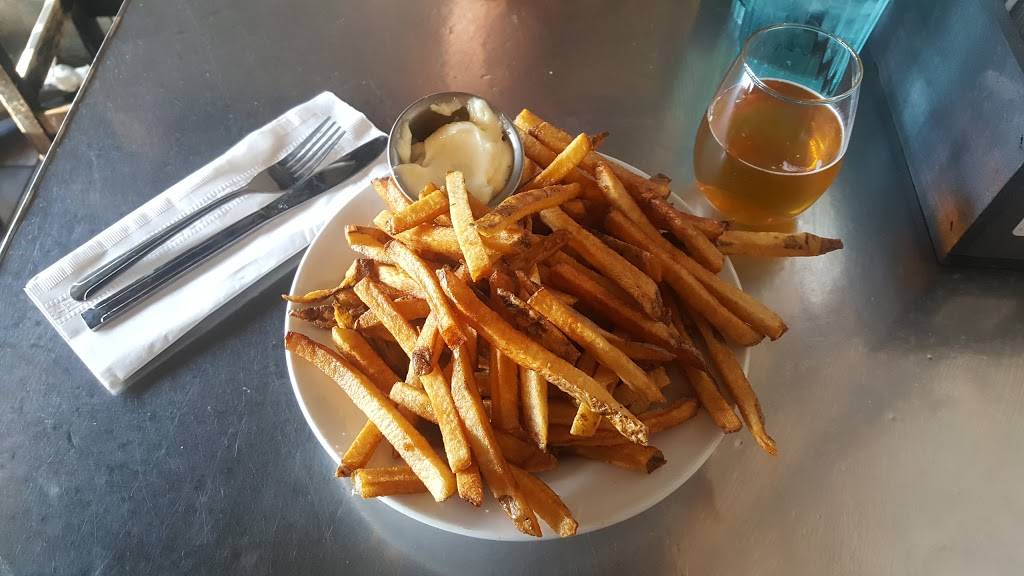 Twisted Spoke | restaurant | 501 N Ogden Ave, Chicago, IL 60642, USA | 3126661500 OR +1 312-666-1500