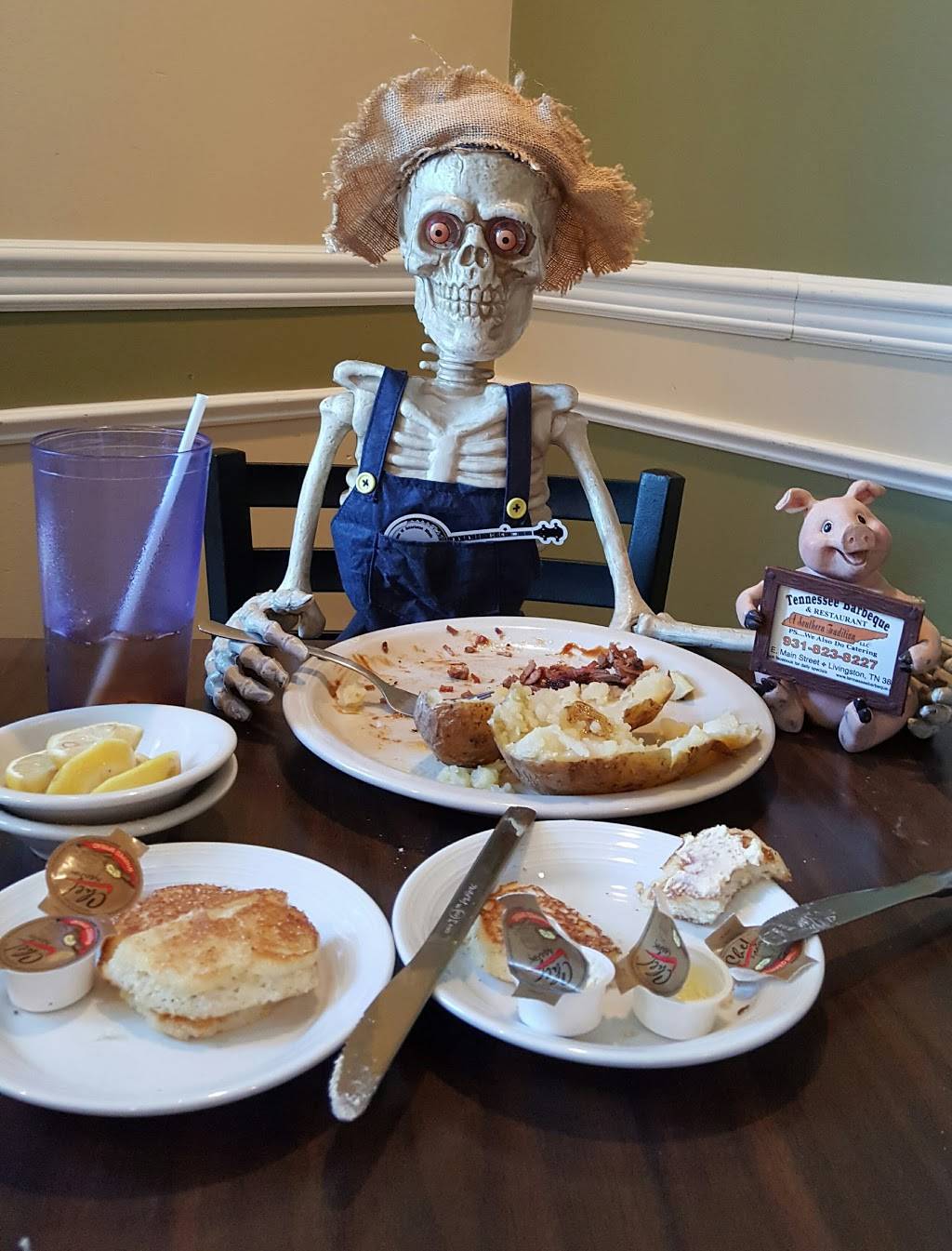 Tennessee Barbeque | restaurant | 407 E Main St, Livingston, TN 38570, USA | 9318238227 OR +1 931-823-8227