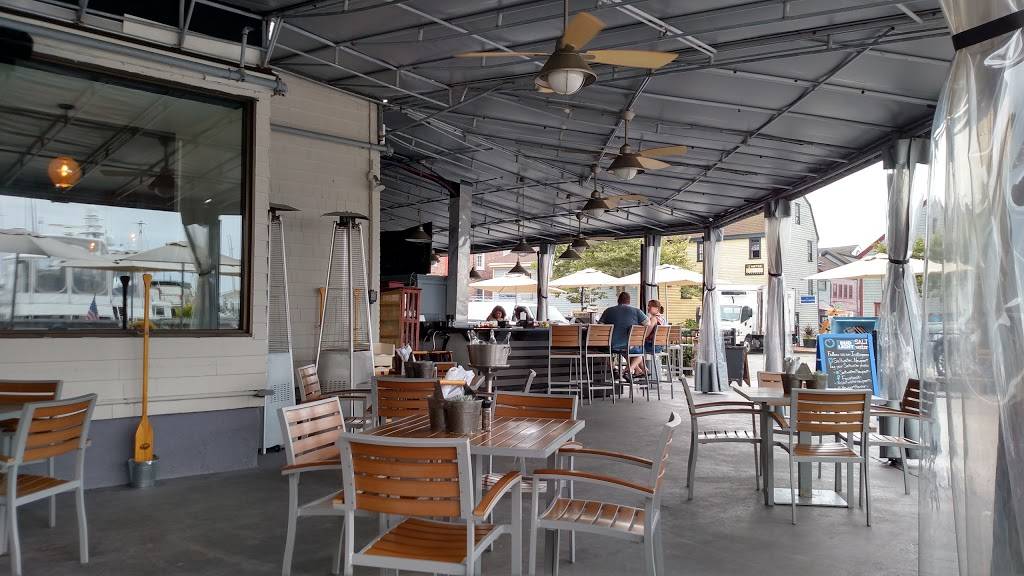 Salt Water Harborside Dining | restaurant | 49 Americas Cup Ave, Newport, RI 02840, USA | 4018483303 OR +1 401-848-3303