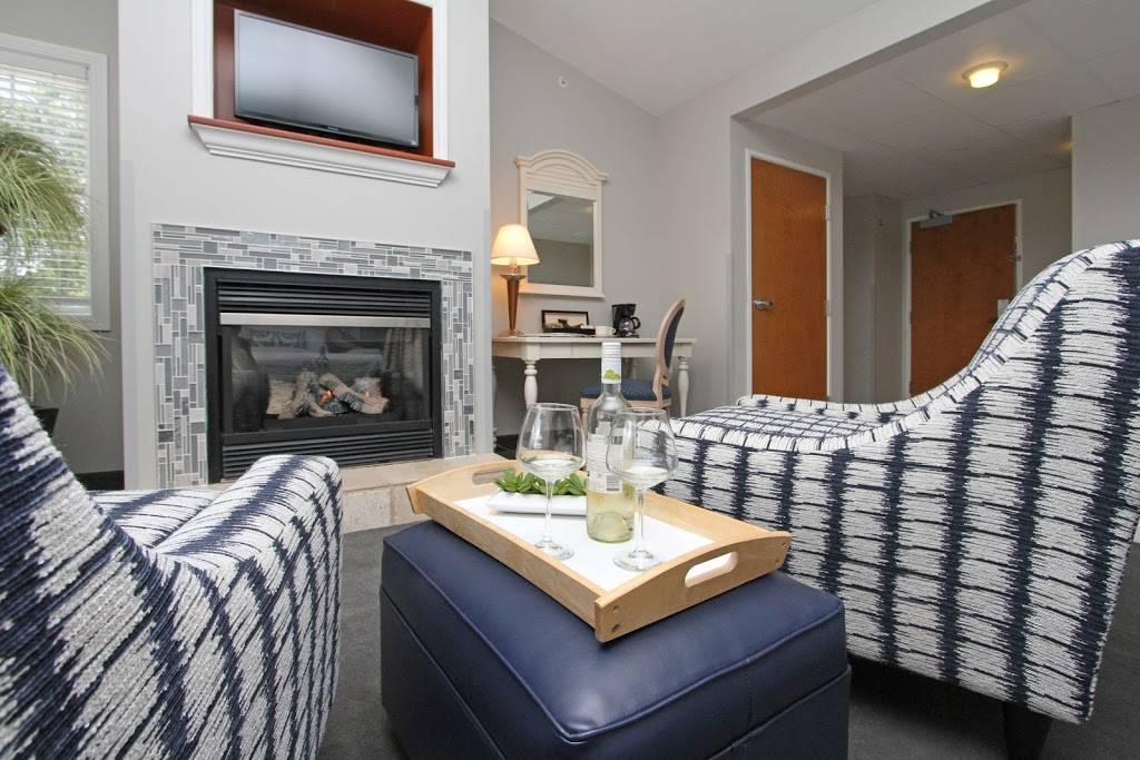 Bay Pointe Inn | restaurant | 11456 Marsh Rd, Shelbyville, MI 49344, USA | 2696728111 OR +1 269-672-8111