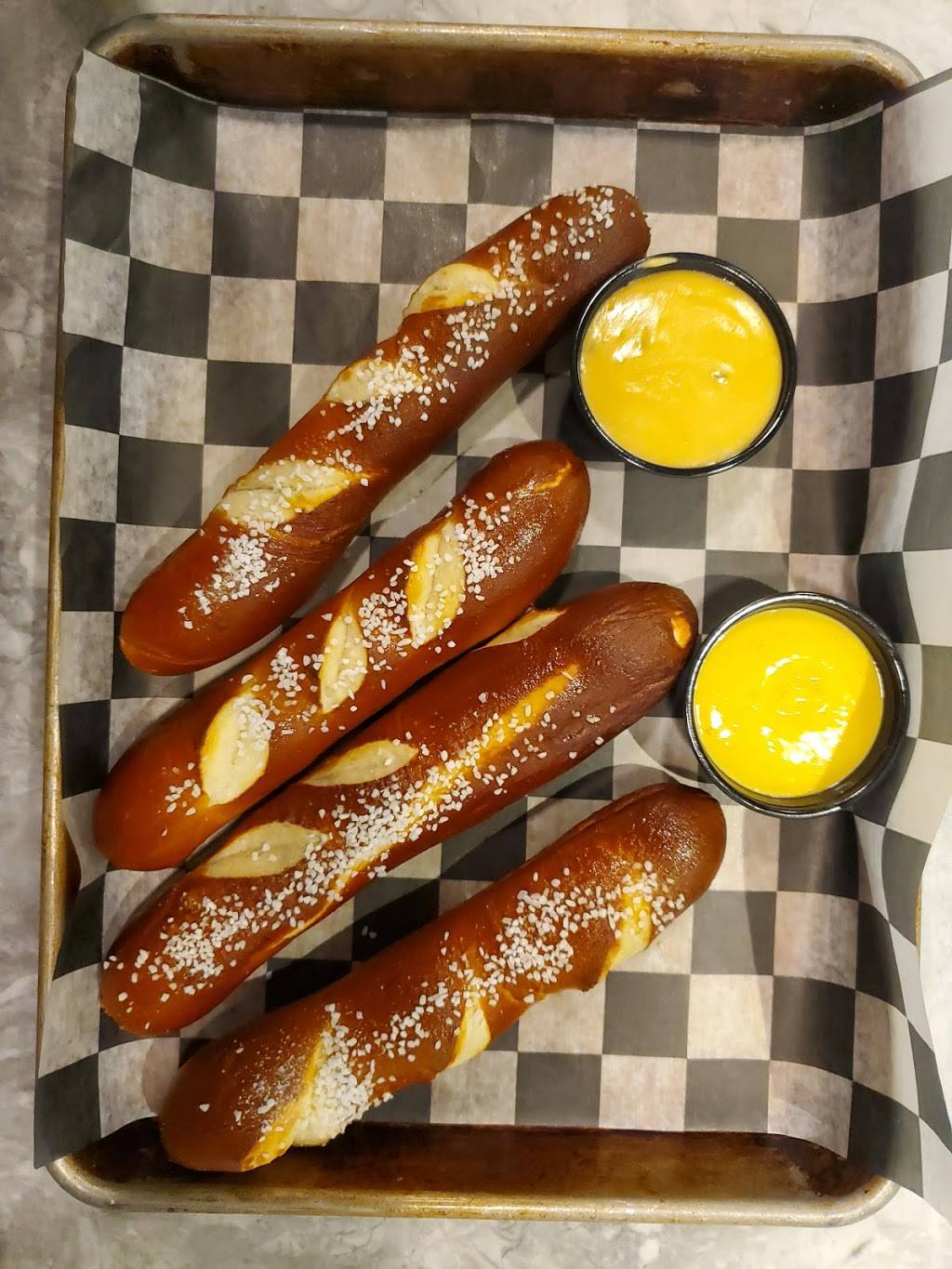 Local Craft Kitchen & Bar | restaurant | Pittsburgh International Airport, 1000 Airport Blvd, Pittsburgh, PA 15231, USA | 4124725351 OR +1 412-472-5351