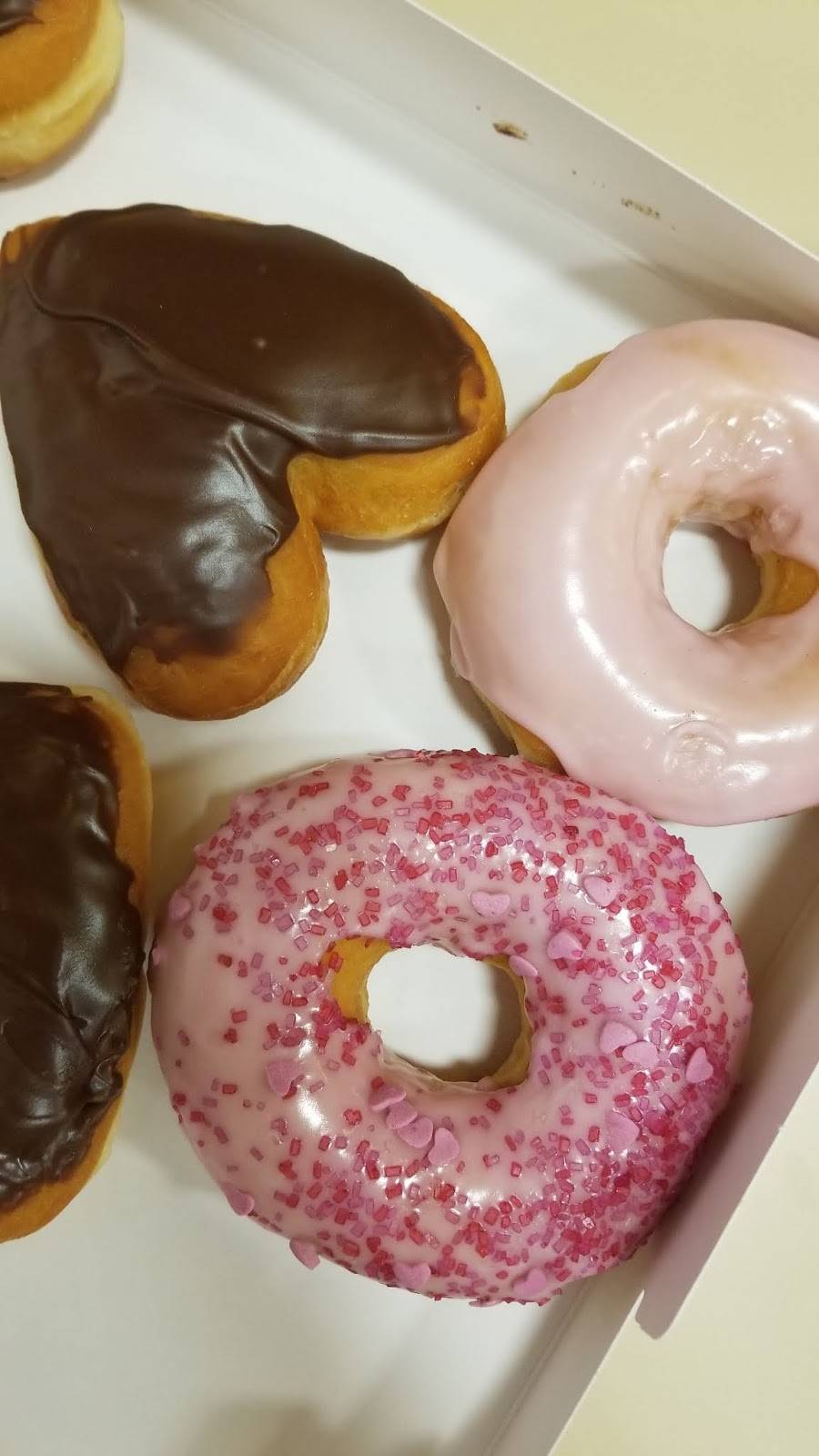 Dunkin | bakery | 801 Lee Rd, Orlando, FL 32810, USA | 4076221373 OR +1 407-622-1373