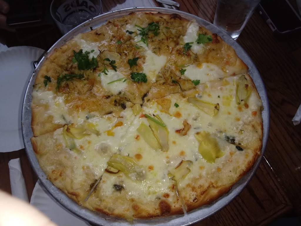Artichoke Basilles Pizza | restaurant | 114 Asylum St, Hartford, CT 06103, USA | 8609696128 OR +1 860-969-6128