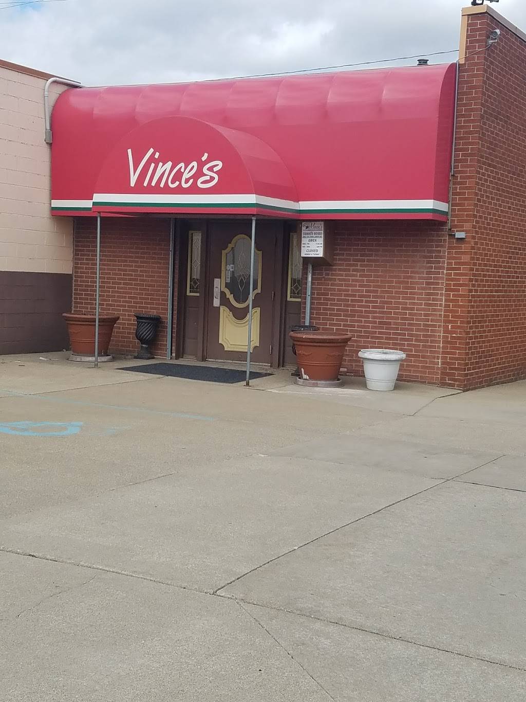 Vinces Italian Restaurant | restaurant | 1341 Springwells St, Detroit, MI 48209, USA | 3138424857 OR +1 313-842-4857