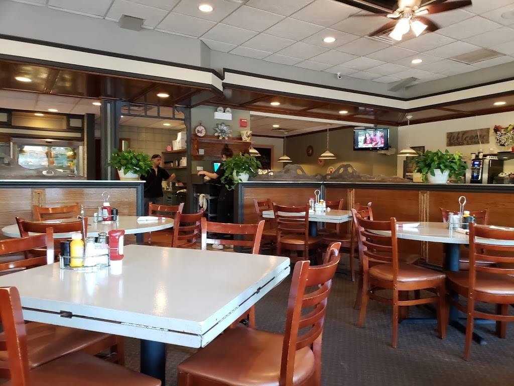 Maple Cafe | restaurant | 2300 S Highland Ave, Lombard, IL 60148, USA | 6304248220 OR +1 630-424-8220