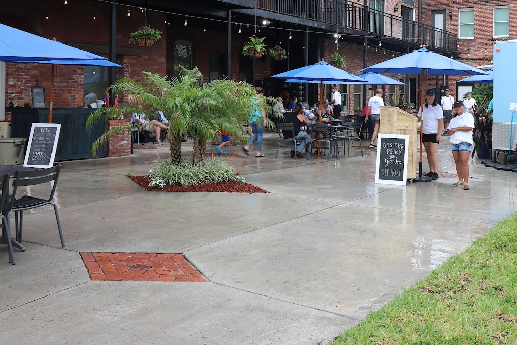 Velchoffs Corner | restaurant | 105 N 2nd St, Palatka, FL 32177, USA | 3863853265 OR +1 386-385-3265