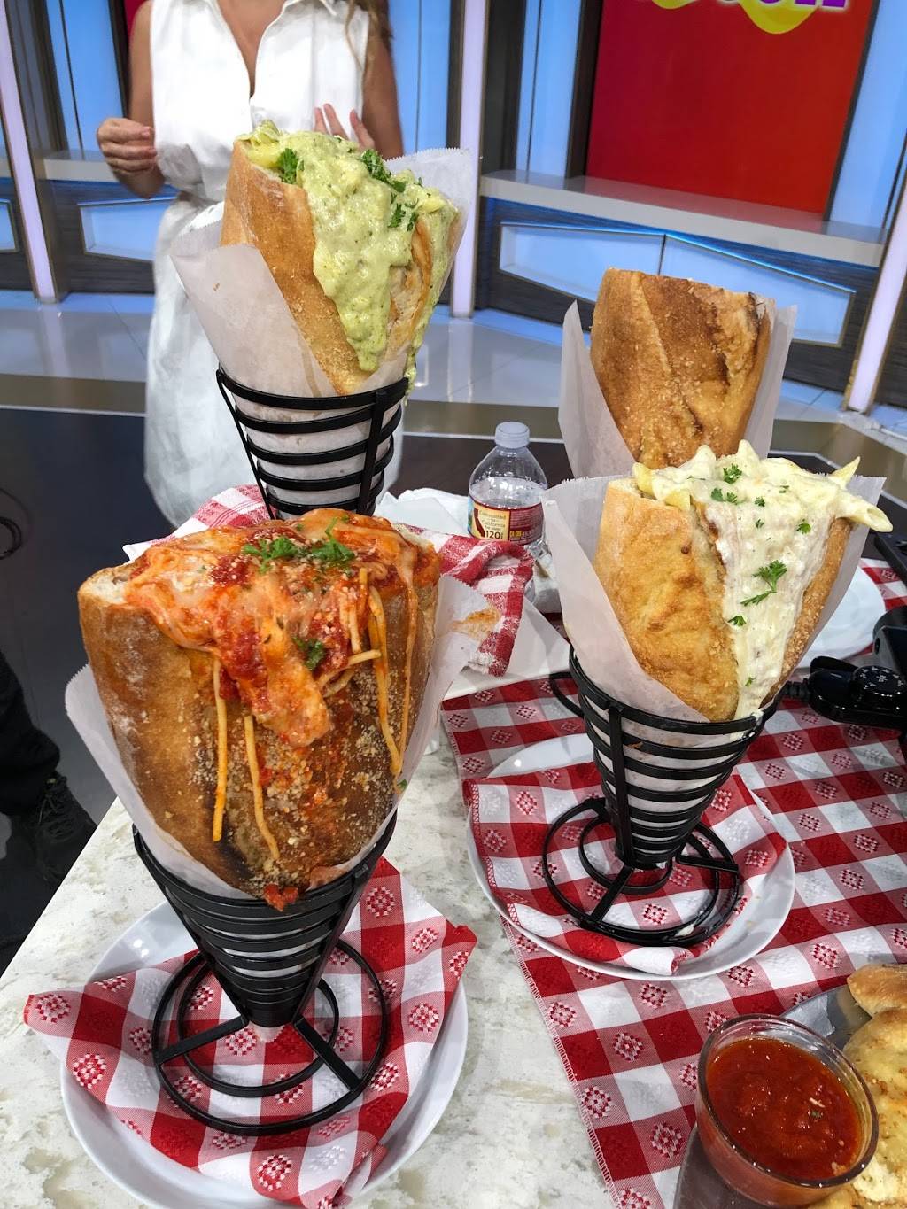 A*Mano Pizza & Italian Cuisine | restaurant | 5601 N Tenaya Way #106, Las Vegas, NV 89130, USA | 7024645090 OR +1 702-464-5090