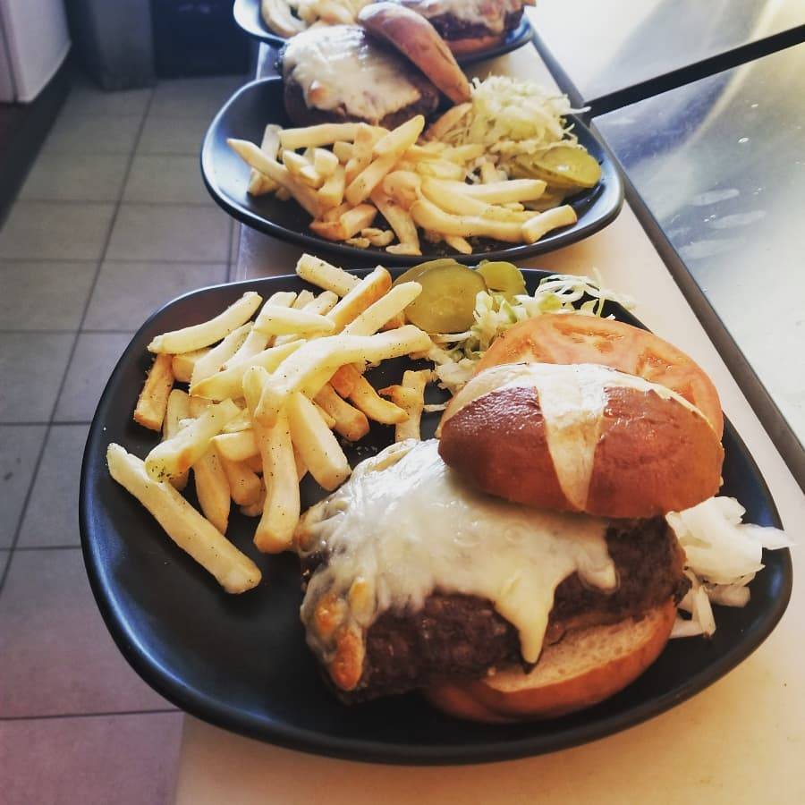 The Req Room | restaurant | 9625 Lackland Rd, Overland, MO 63114, USA | 3144554441 OR +1 314-455-4441