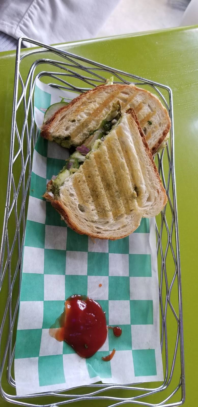 La Berry Frozen Yogurt & Ice-Cream Cafe | restaurant | 20304 Trout Creek Dr #101, Tampa, FL 33647, USA | 8138034559 OR +1 813-803-4559