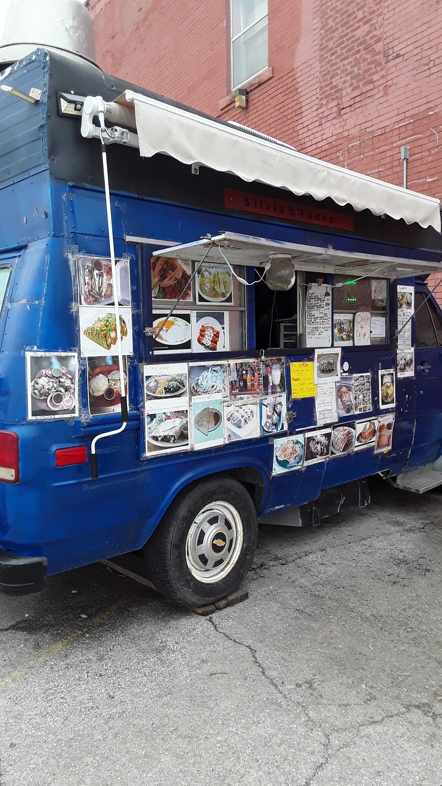 Silvias Tacos | restaurant | 124 Commercial St, Emporia, KS 66801, USA | 3166408187 OR +1 316-640-8187