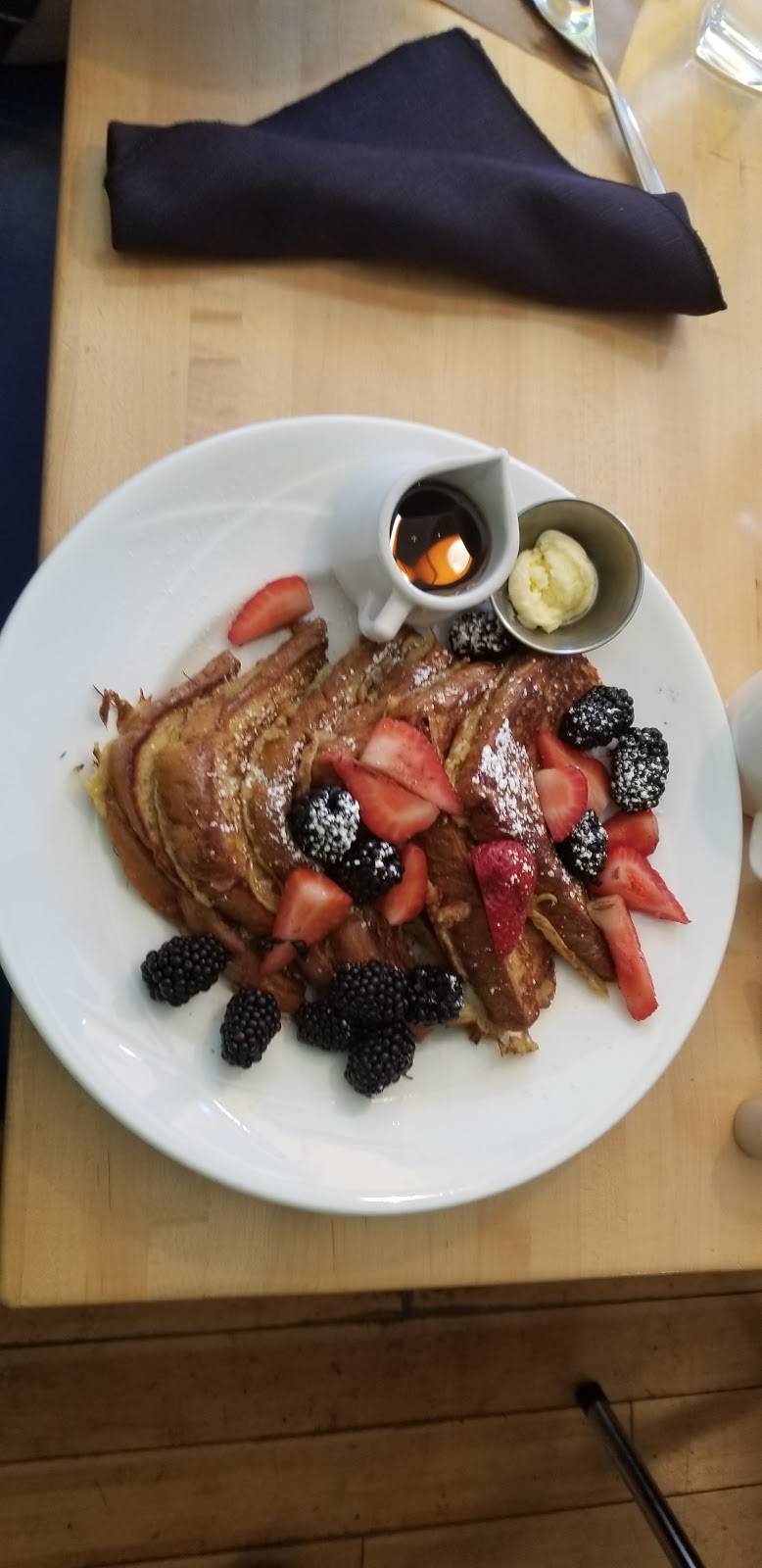 Yolk - Lakeview | restaurant | 501 W Diversey Pkwy, Chicago, IL 60614, USA | 7732819655 OR +1 773-281-9655