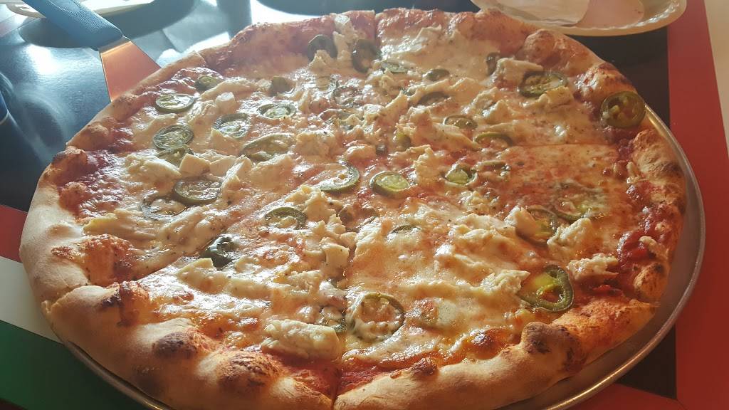 Leonardos Pizza | restaurant | 11051 N Port Washington Rd, Mequon, WI 53092, USA | 2622418557 OR +1 262-241-8557