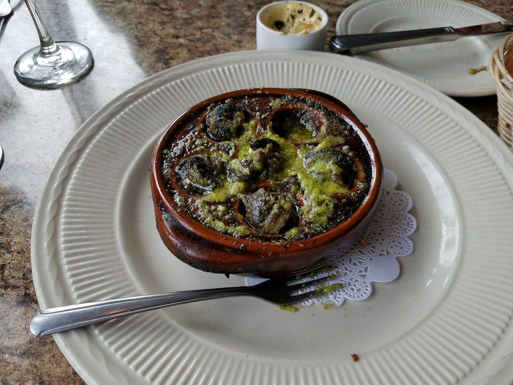 Chez Simo Bistro | restaurant | 1968 W Lawrence Ave, Chicago, IL 60640, USA | 7733347466 OR +1 773-334-7466