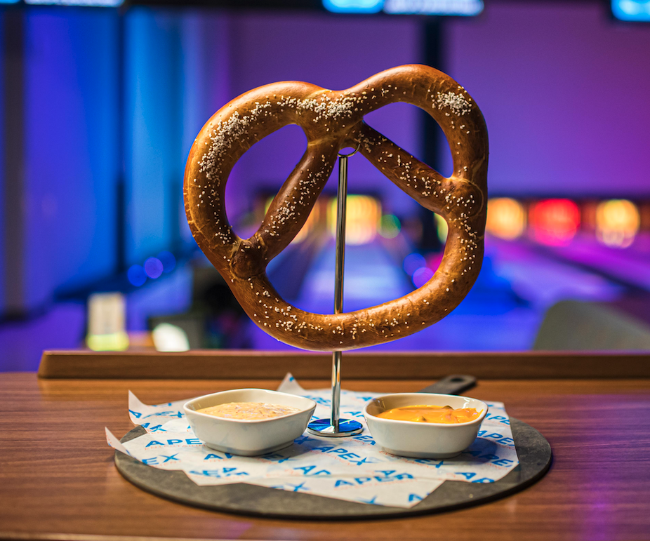 Apex Entertainment Virginia Beach | restaurant | 4621 Columbus St #100, Virginia Beach, VA 23462, USA | 7576788666 OR +1 757-678-8666