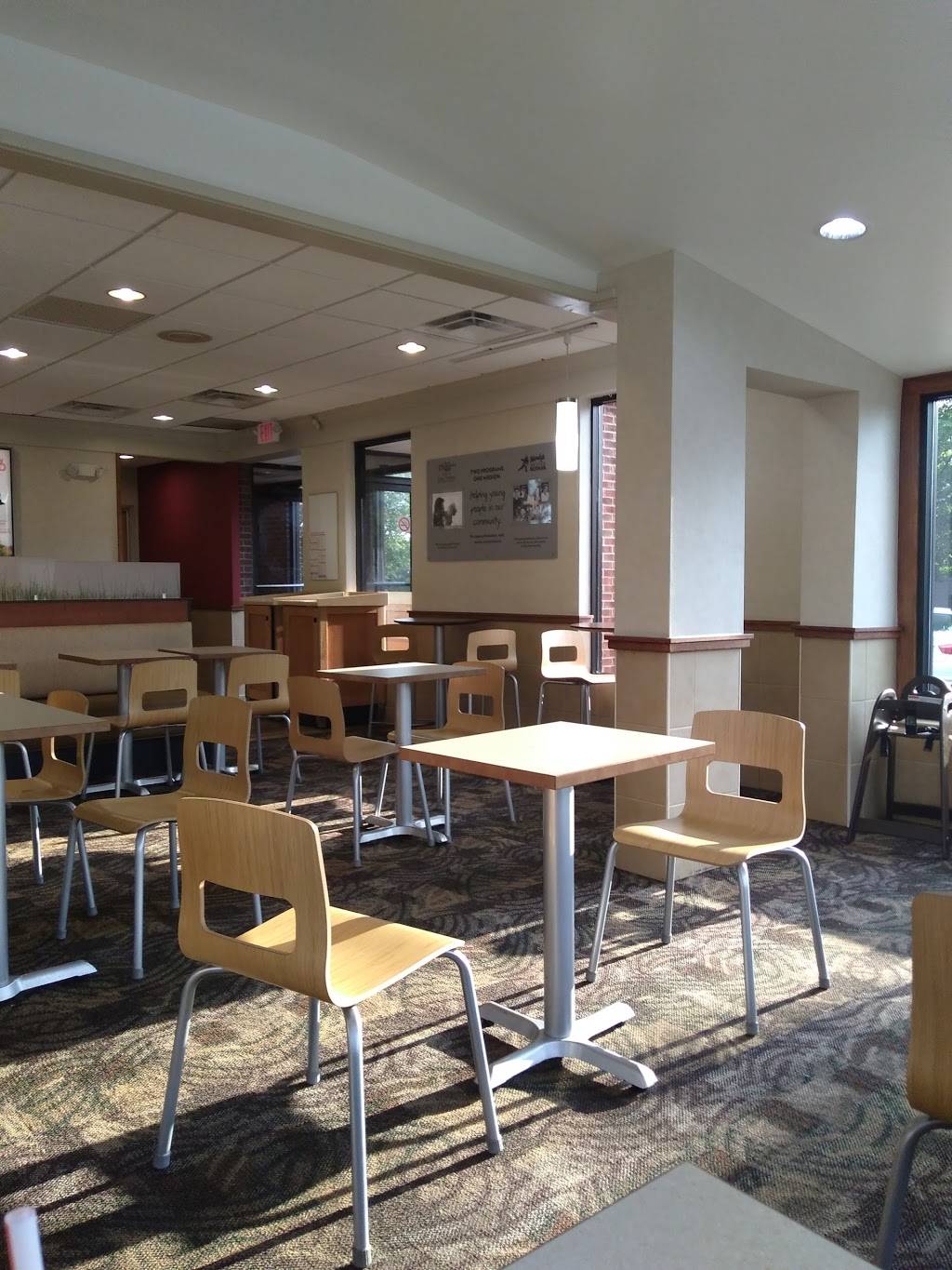 Wendys | restaurant | 30725 West 12 Mile Road, Farmington, MI 48334, USA | 2484747500 OR +1 248-474-7500