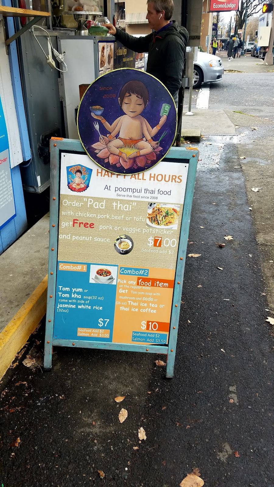 Poompui Thai Food | restaurant | 1927 Southwest 4th Avenue &, SW Hall St, Portland, OR 97201, USA | 9712278677 OR +1 971-227-8677