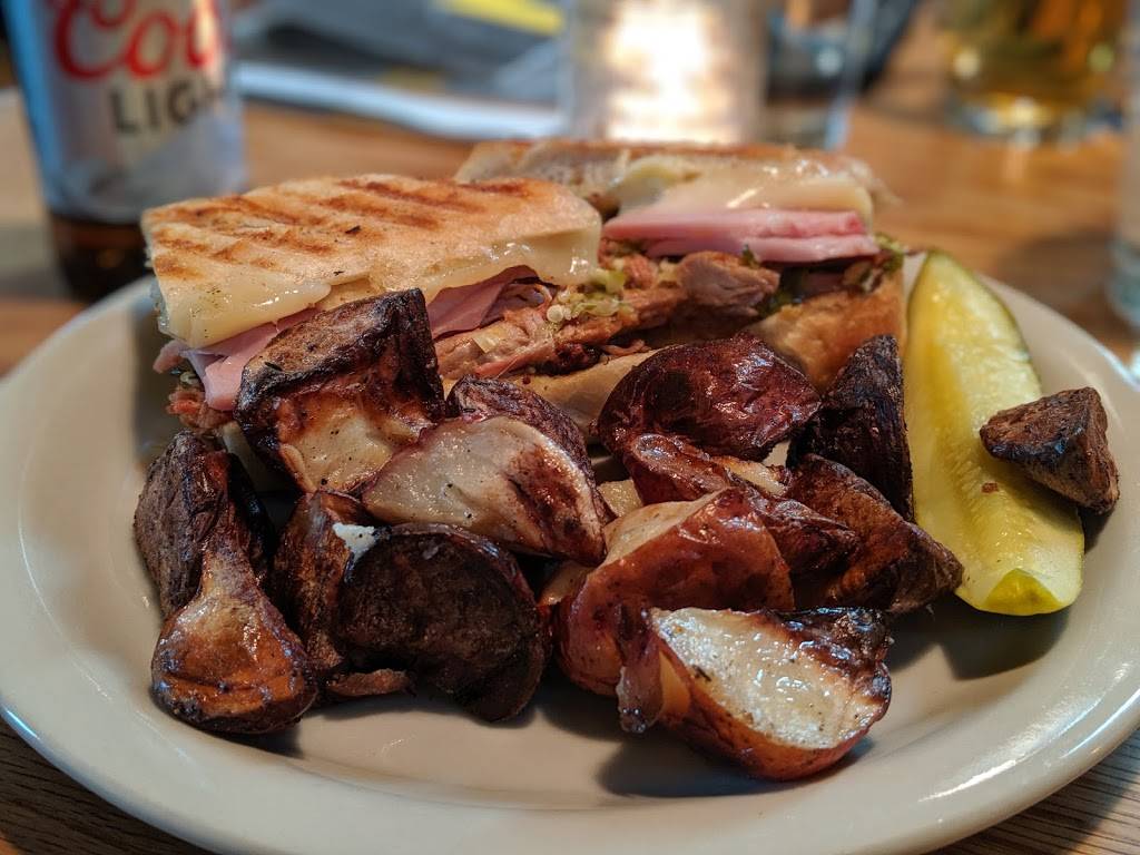 Clarkston Union Bar & Kitchen | restaurant | 54 S Main St, Village of Clarkston, MI 48346, USA | 2486206100 OR +1 248-620-6100