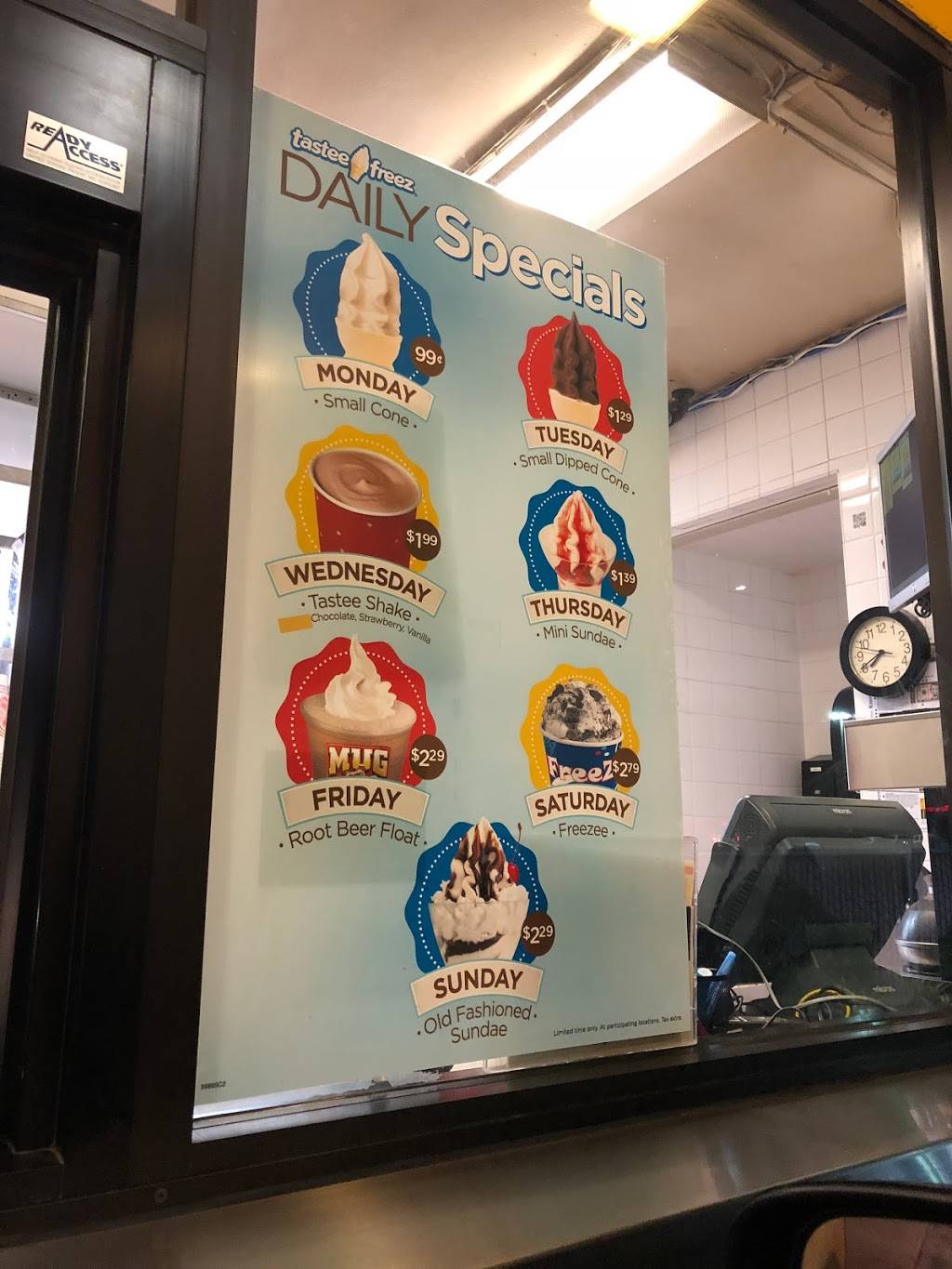 Wienerschnitzel | restaurant | 204 McHenry Ave, Modesto, CA 95354, USA | 2095221884 OR +1 209-522-1884