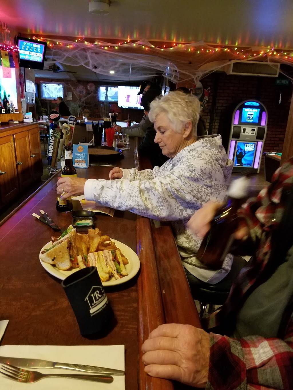 Players Pub & Grub | restaurant | 113 S 9th Ave, Alpena, MI 49707, USA | 9893401331 OR +1 989-340-1331