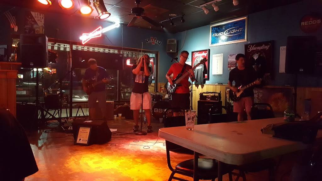 Jukebox Bar & Grill | restaurant | 3741 US-17, Richmond Hill, GA 31324, USA | 9127566997 OR +1 912-756-6997