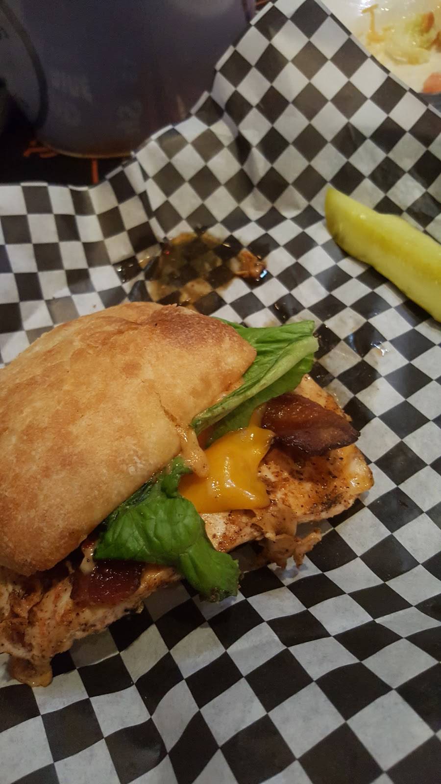 Bugsys Sports Grill | restaurant | 7802 Brookville Rd, Indianapolis, IN 46239, USA | 3177551784 OR +1 317-755-1784