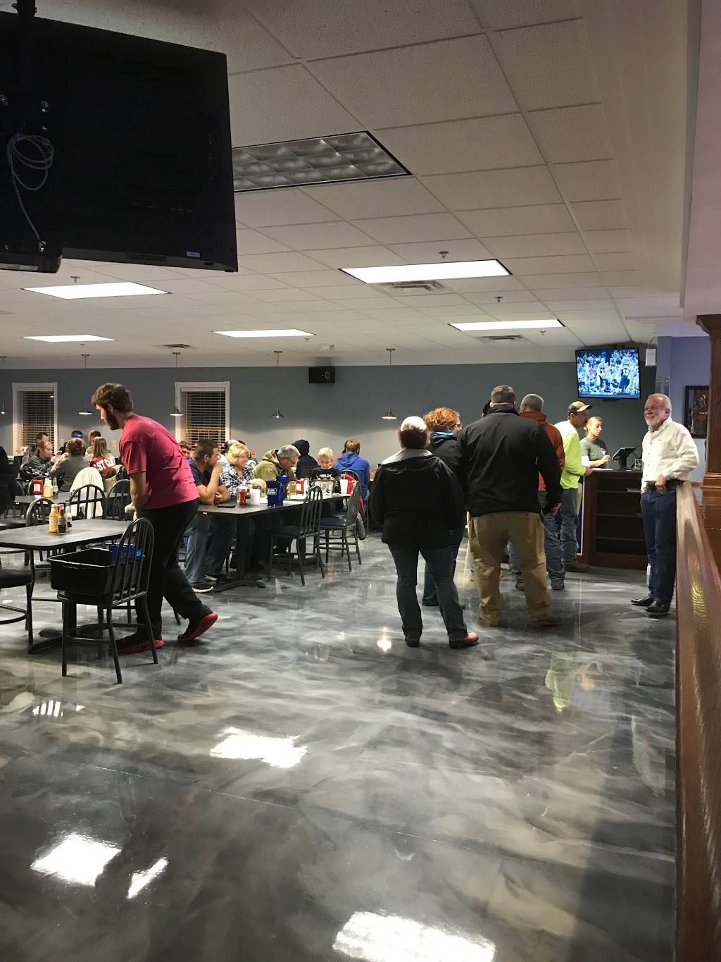 The Dive Bar and Grill | restaurant | 412 Eastern Ave suite A, Sunman, IN 47041, USA | 8126234040 OR +1 812-623-4040