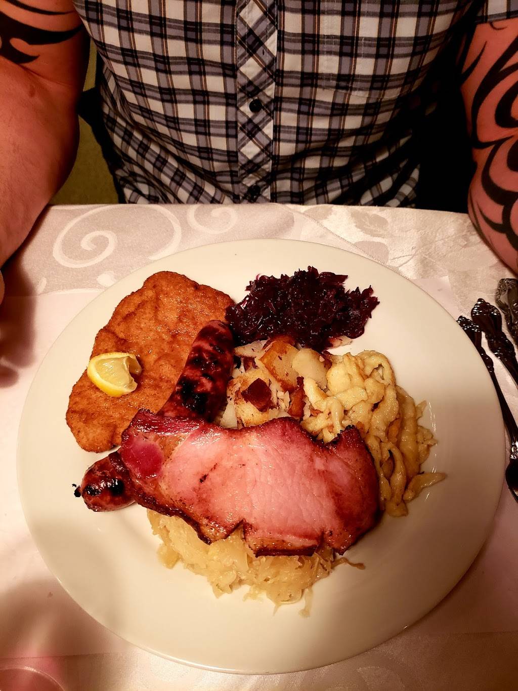 The Little Schnitzel House | restaurant | 65 Albert St S, Lindsay, ON K9V 3H2, Canada | 7053405027 OR +1 705-340-5027