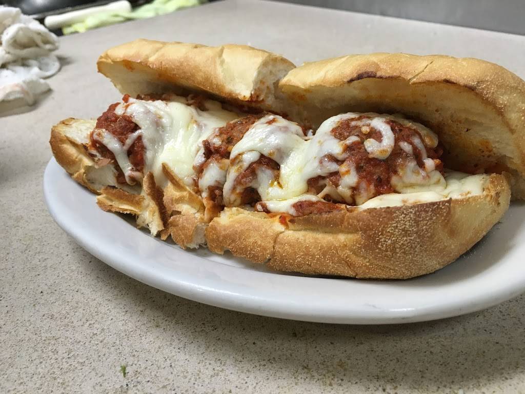 Mama Luccis | restaurant | 302 Industrial Ct SE, Leesburg, VA 20175, USA | 7037711789 OR +1 703-771-1789