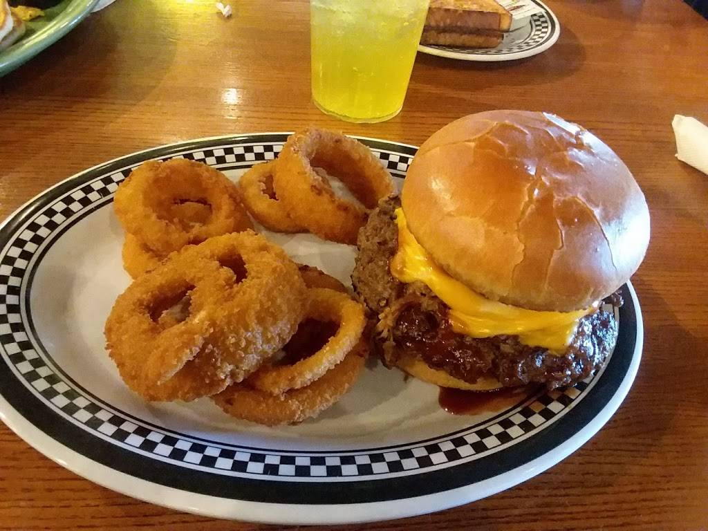 Thunder Road Grill | restaurant | 3335 W Wood River Rd, Grand Island, NE 68803, USA | 3083826986 OR +1 308-382-6986