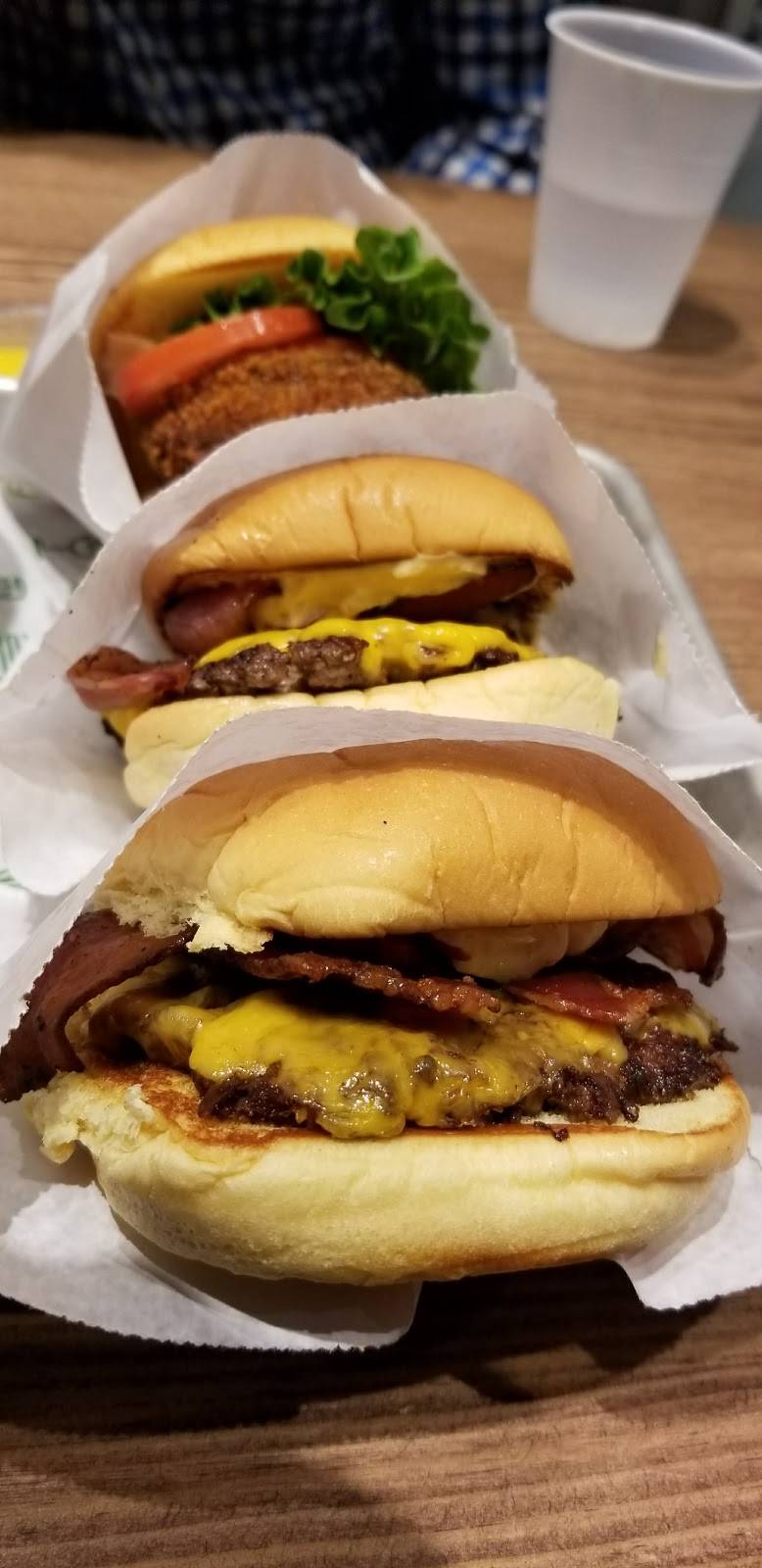 Shake Shack | restaurant | 660 Woodward Ave, Detroit, MI 48226, USA | 3136720501 OR +1 313-672-0501