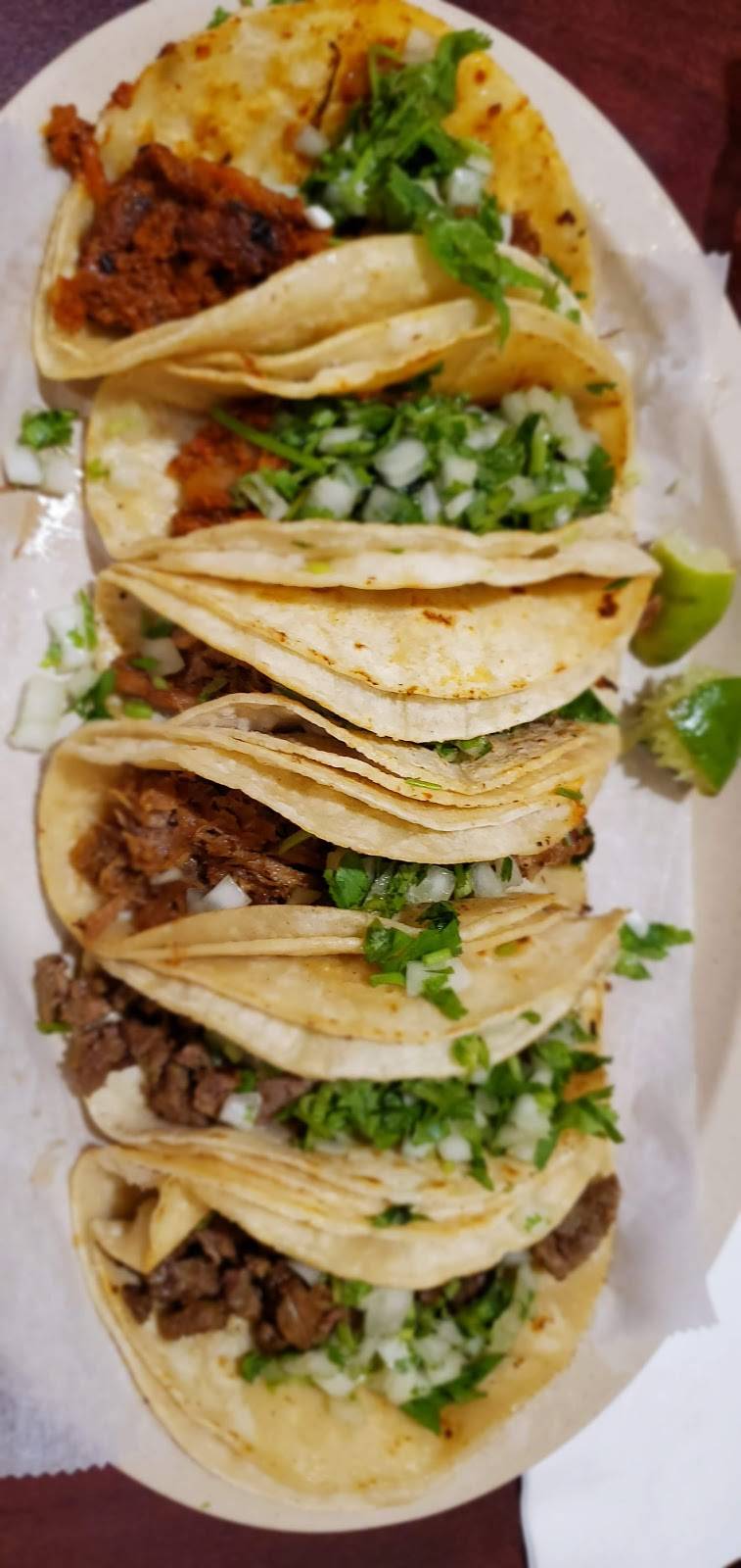 Taqueria El Amigo | restaurant | 196 Willow St, Waltham, MA 02453, USA | 7816427410 OR +1 781-642-7410