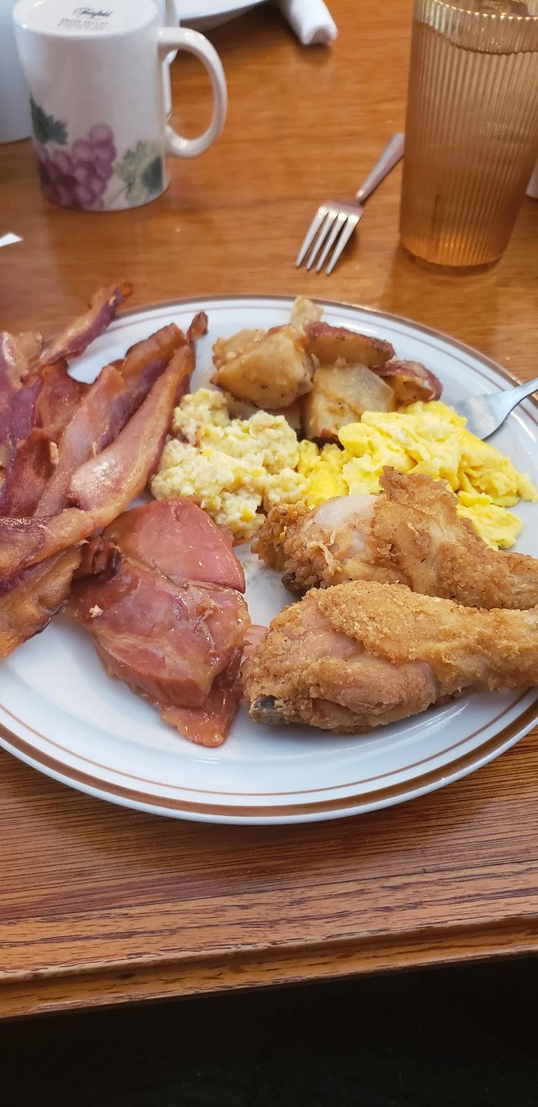 Monells At the Manor | restaurant | 1400 Murfreesboro Pike, Nashville, TN 37217, USA | 6153651414 OR +1 615-365-1414