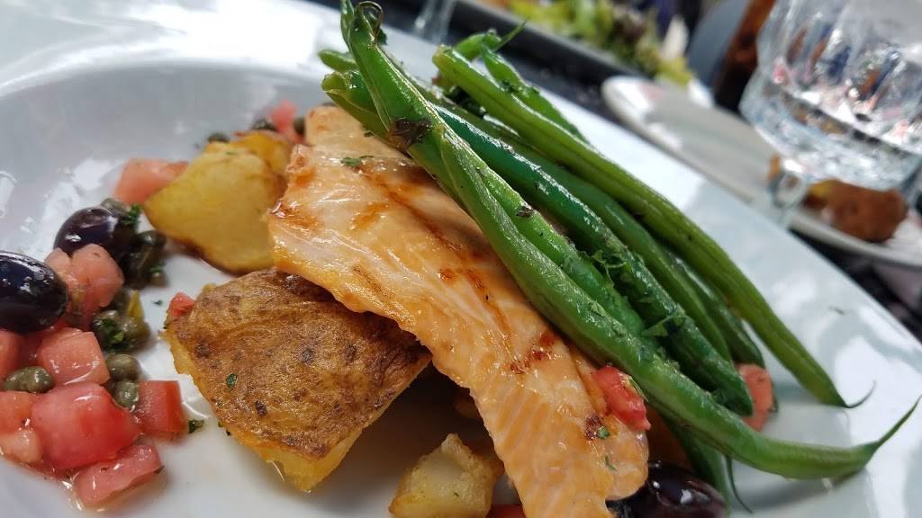 Friends & Company Restaurant | meal takeaway | 11 Boston Post Rd, Madison, CT 06443, USA | 2032450462 OR +1 203-245-0462