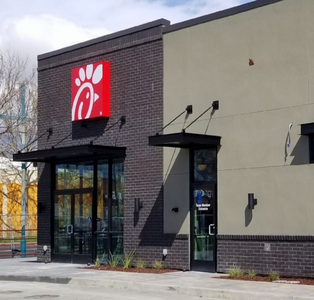 Chick-fil-A | restaurant | 1525 40th St, Emeryville, CA 94608, USA | 5104100759 OR +1 510-410-0759