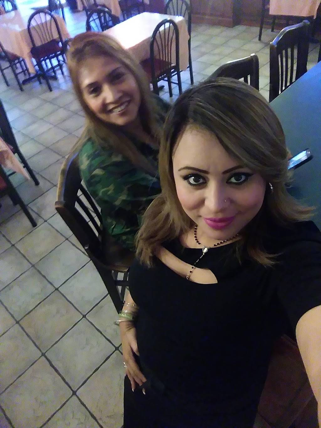 El Porton | restaurant | 90 N Franklin St, Hempstead, NY 11550, USA | 5165651234 OR +1 516-565-1234