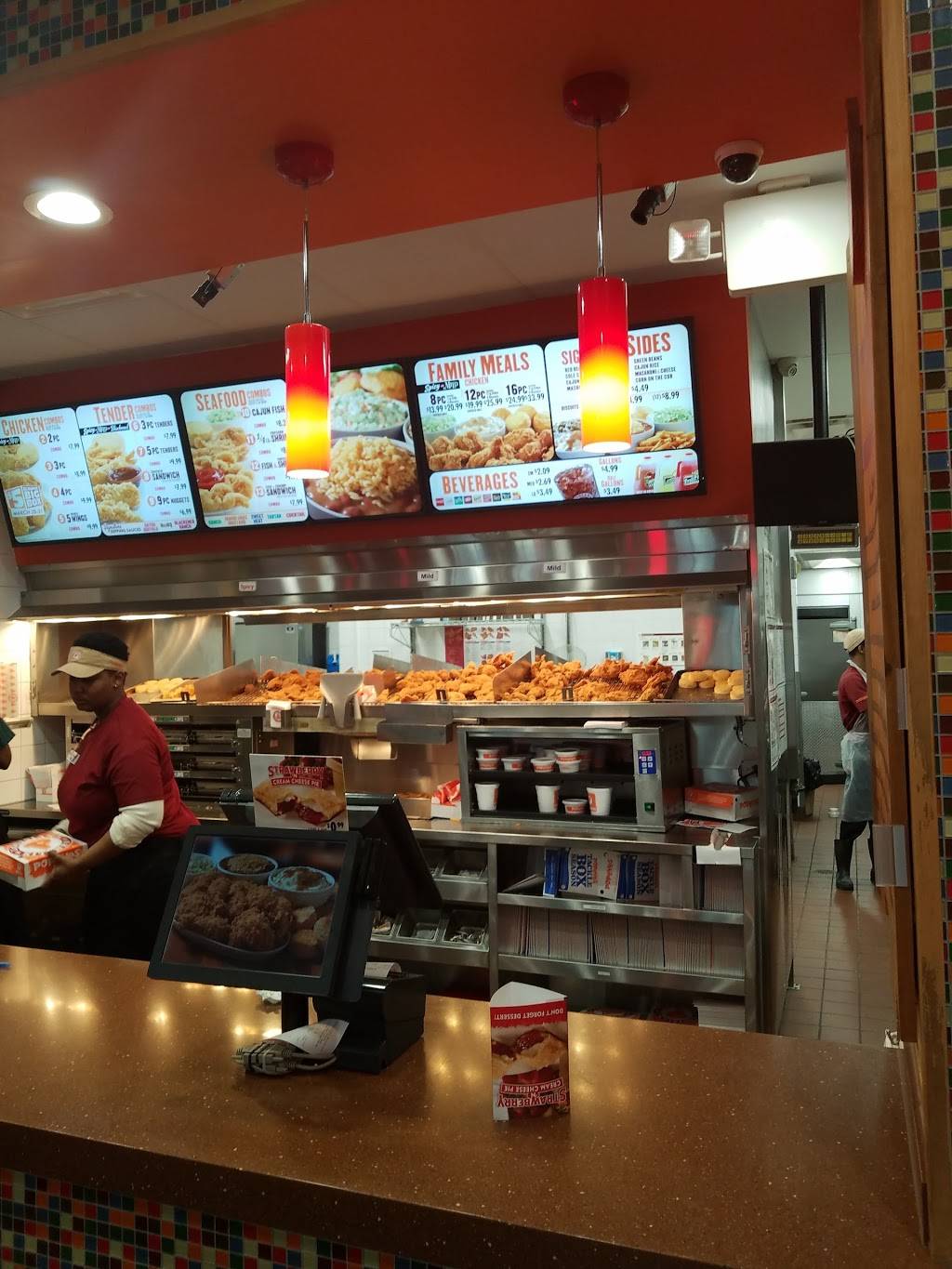 Popeyes Louisiana Kitchen | restaurant | 287 North Ave, Bridgeport, CT 06606, USA | 2039084881 OR +1 203-908-4881