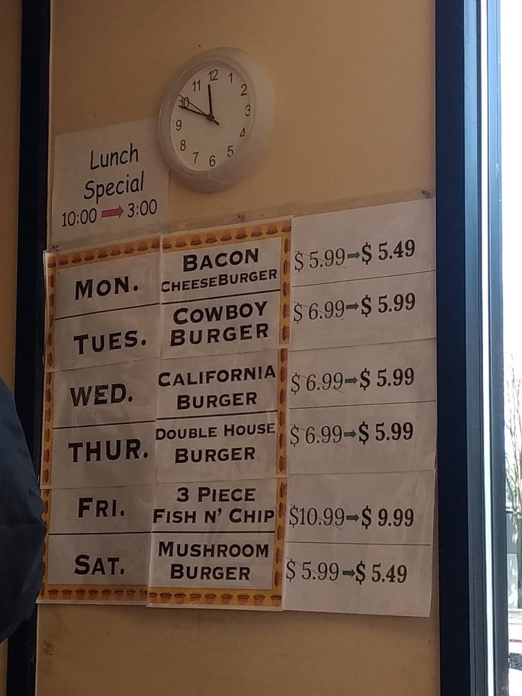 Herfy’s | restaurant | 330 SW 43rd St, Renton, WA 98057, USA | 4252825050 OR +1 425-282-5050