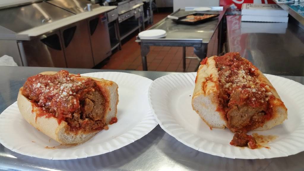 Leones Sub And Pizza | restaurant | 2935 292, Broadway, Somerville, MA 02145, USA | 6177762511 OR +1 617-776-2511