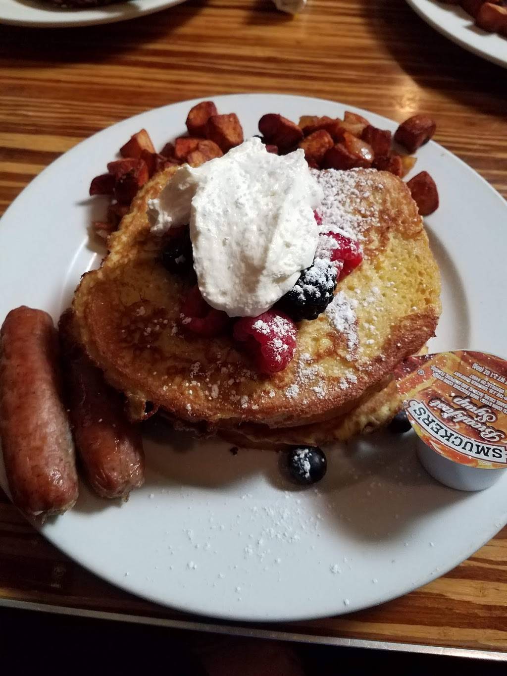 Continental Westhampton | restaurant | 5704 Grove Ave, Richmond, VA 23226, USA | 8042850911 OR +1 804-285-0911