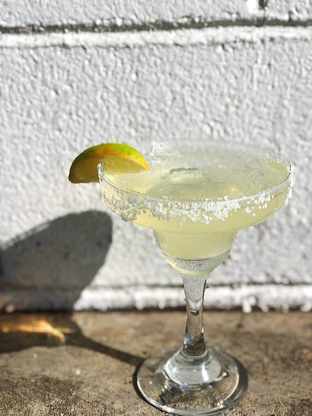 Rockys Family Bar & Grill | restaurant | 3821 W Magnolia Blvd, Burbank, CA 91505, USA | 8188430227 OR +1 818-843-0227