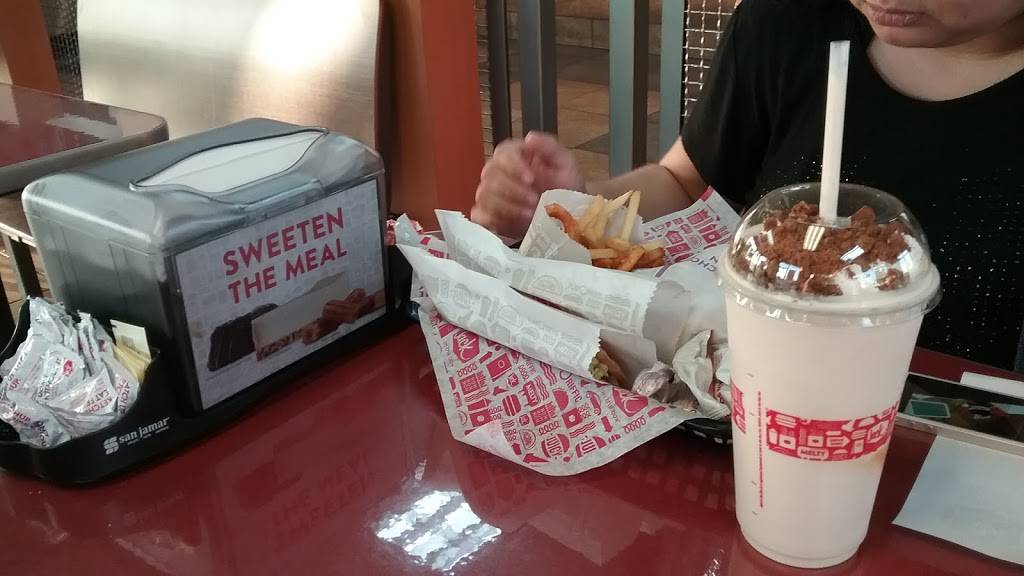 Jack in the Box | restaurant | 2097 E Orangethorpe Ave, Placentia, CA 92870, USA | 7149934579 OR +1 714-993-4579