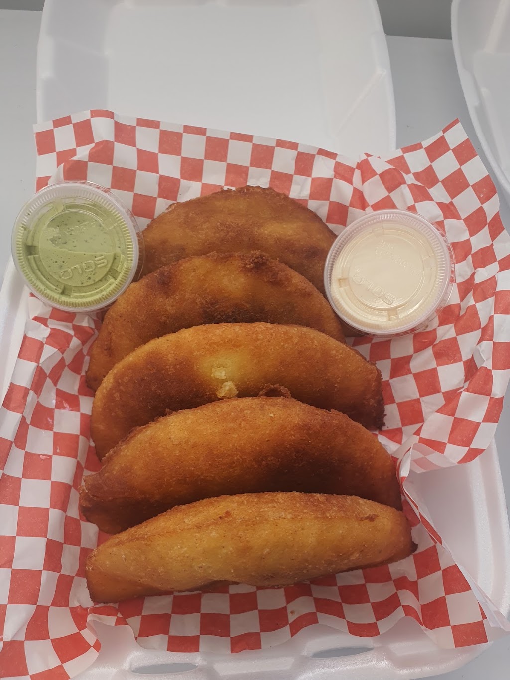 Son Latinos Kitchen | restaurant | 12250 S John Young Pkwy, Orlando, FL 32837, USA | 4079688574 OR +1 407-968-8574