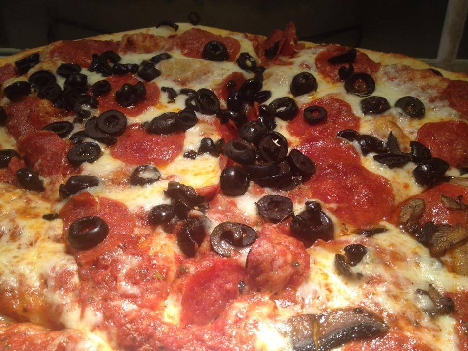 Tanellis Chicago Style Pizza | meal delivery | 7065 W Belmont Ave, Chicago, IL 60634, USA | 7736224244 OR +1 773-622-4244